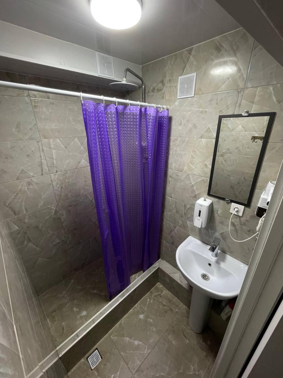 Hostel Nomad Алматы Экстерьер фото